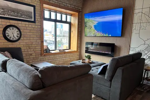 Captain's Quarters corner living room with downtown Duluth views